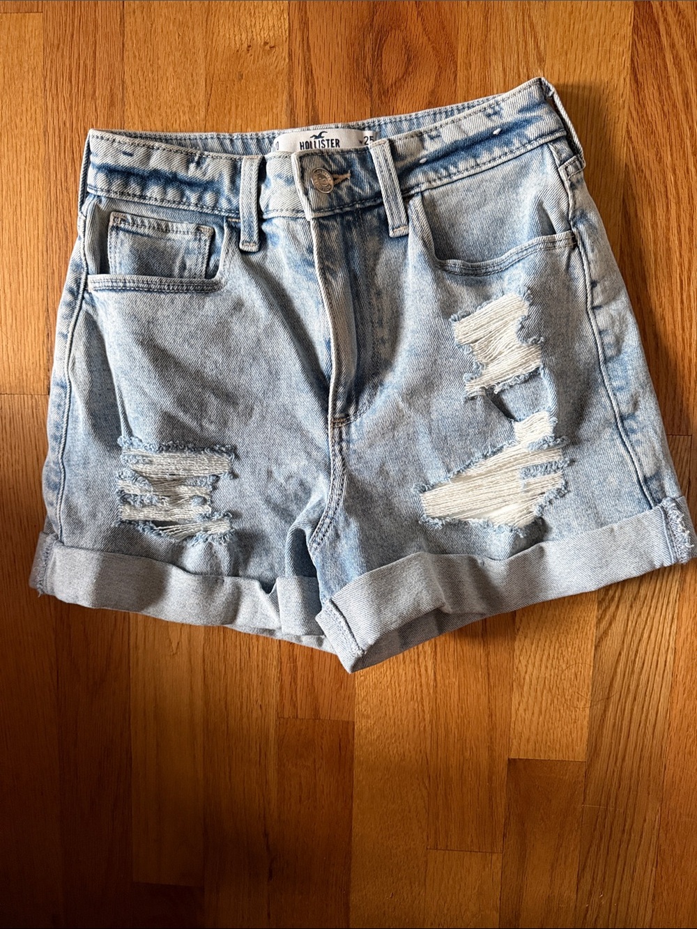 Hollister Light Wash curvy ultra high rise mom short 3” Size 0/1 w25